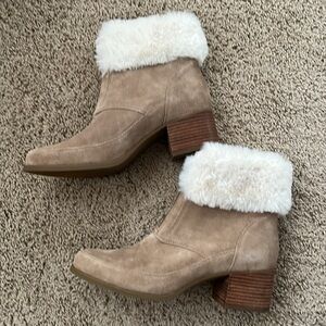 Never worn! Koolaburra by UGG Ortholight Suede and fur ankle Boots